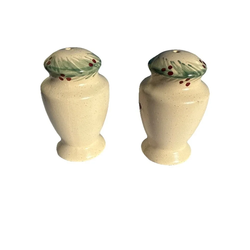 Vintage Ceramic Pine Cone And Berry Cabin‎ Decor Salt& Pepper